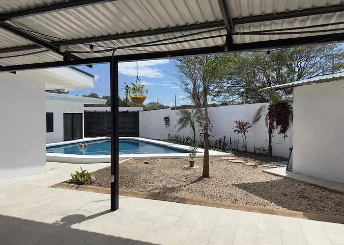Luxury 3br- 4ba And Private Pool *