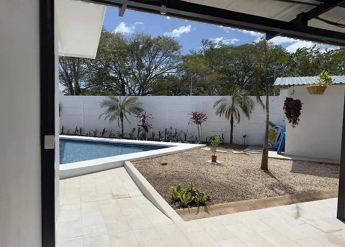 Luxury 3br- 4ba And Private Pool *