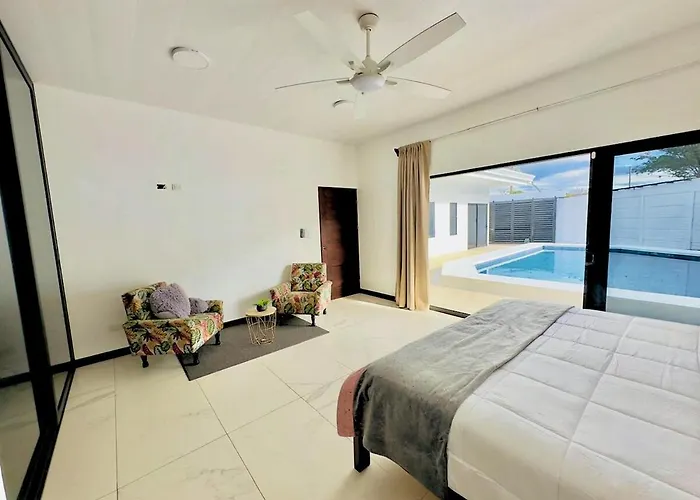Luxury 3br- 4ba And Private Pool *